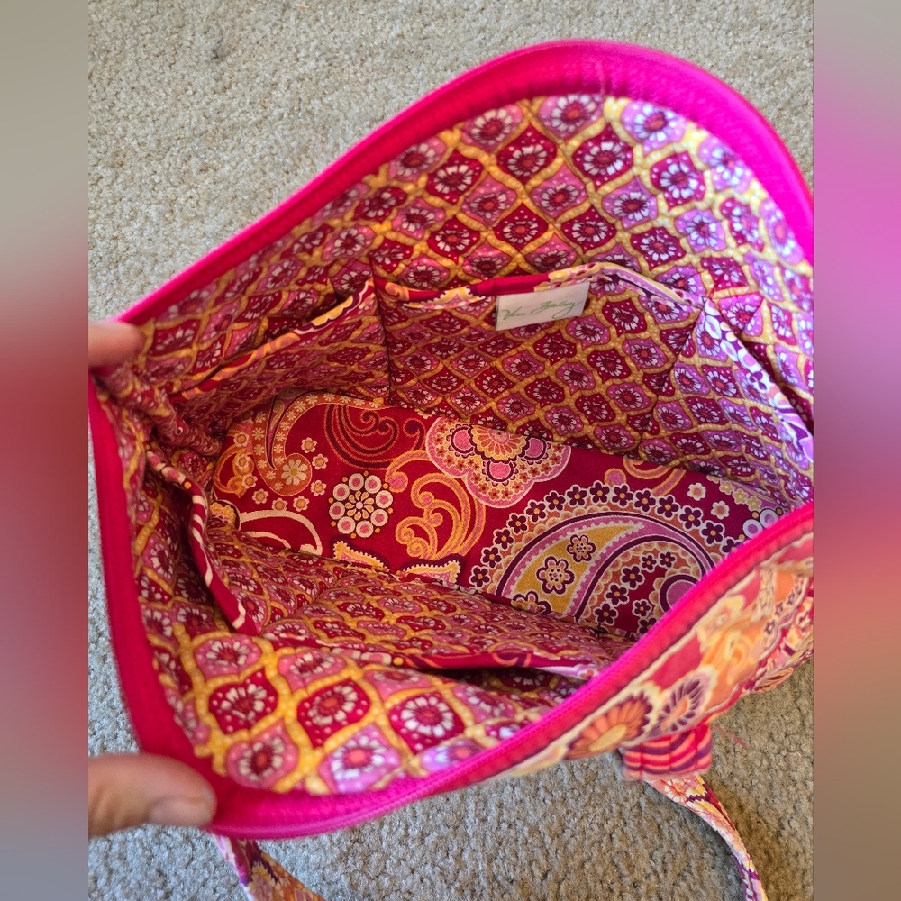 VERA BRADLEY LITTLE BETSY TOTE IN RASPBERRY FIZZ PATTERN. - Picture 6 of 8